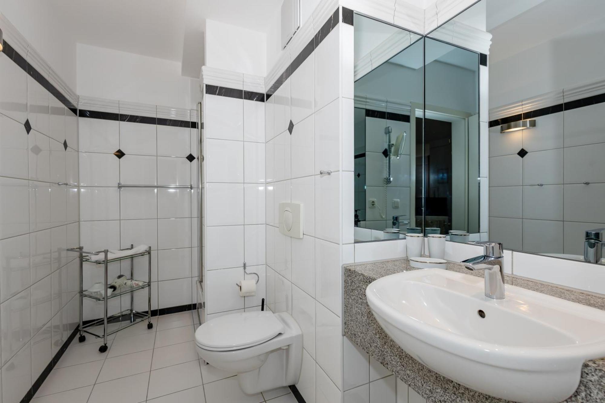 Haus Am Park Apartment Kuehlungsborn Phòng bức ảnh
